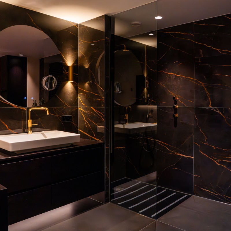 A bespoke modern bathroom